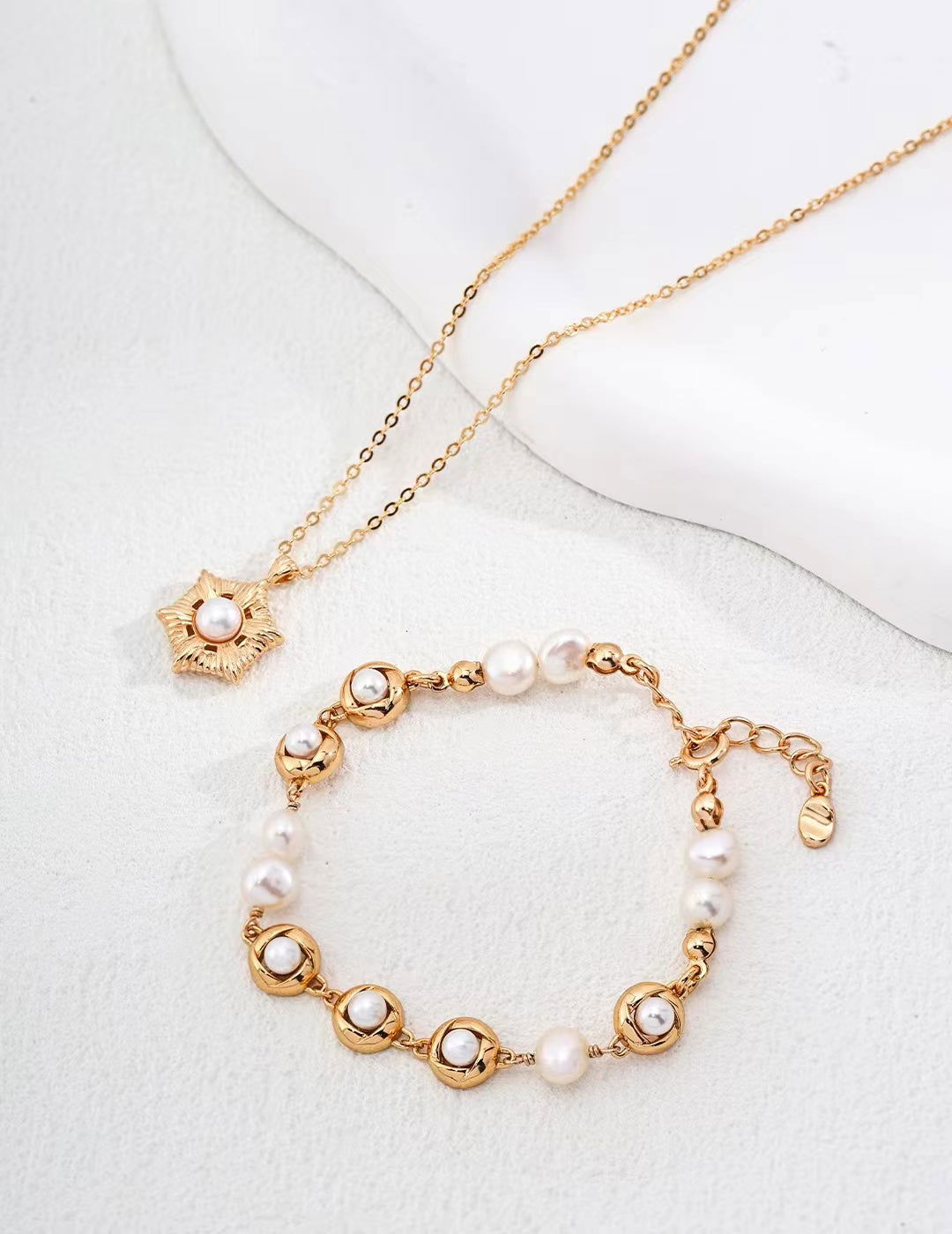 Pearl Elegance Bracelet - Golden Melody Limited