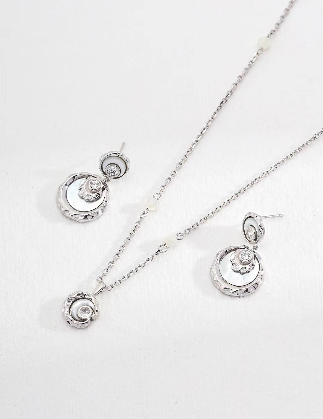 Radiance Circle Drop Necklace - Golden Melody Limited