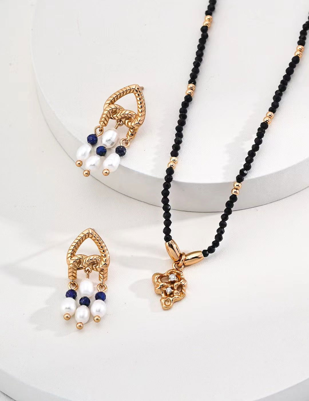 Royal Elegance Pearl Earrings - Golden Melody Limited