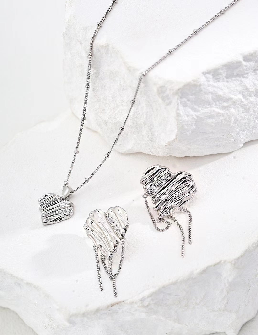 Textured Heart Pendant Necklace - Golden Melody Limited